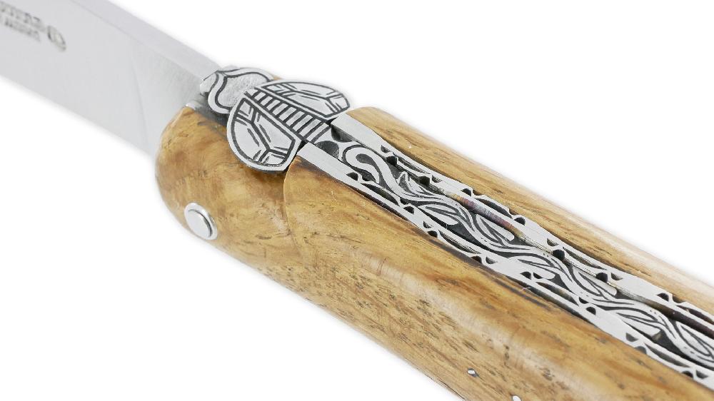 Laguiole Laguiole En Aubrac Prestige Knife 1 Piece 12 Cm Double Carved Plates And Spring Royal Oak Handle Brushed Finish Prestige Fly UNIQUE PIECE