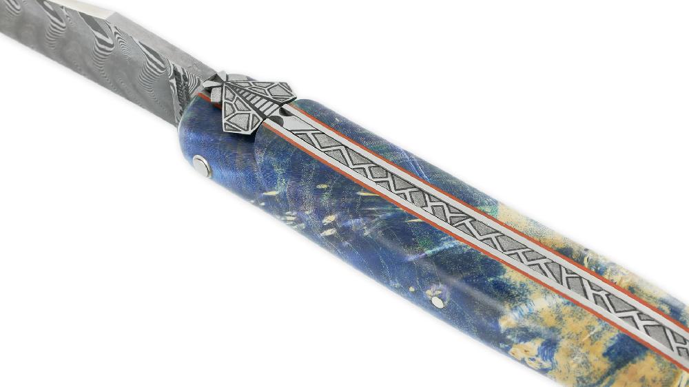 Laguiole Laguiole En Aubrac Prestige Knife 1 Piece 12 Cm Handcarved Spring Blue Elderberry Burl Handle Brushed Finish Prestige Fly Damascus Blade UNIQUE PIECE