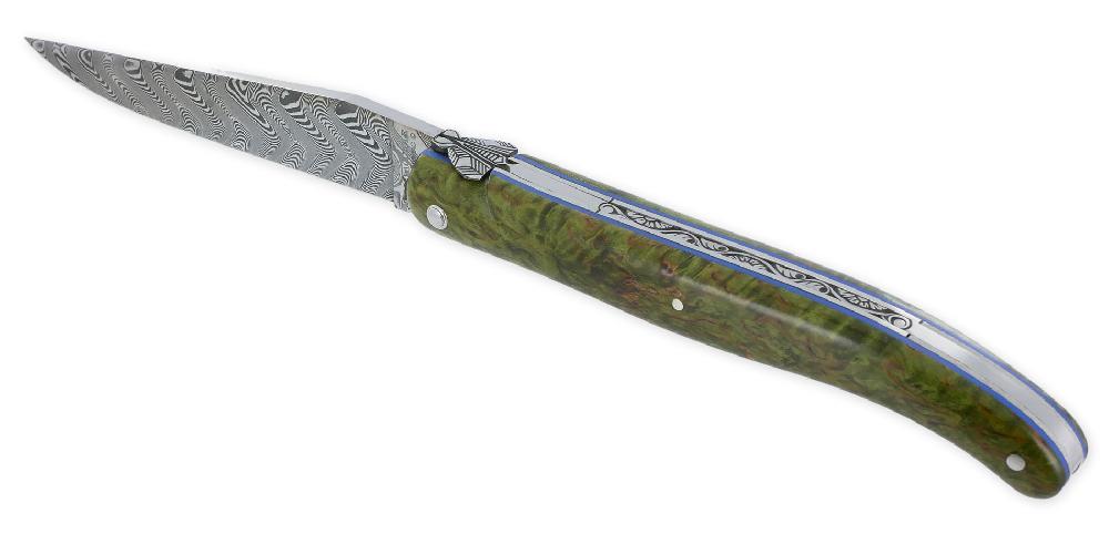 Laguiole Prestige Laguiole En Aubrac Knife 1 Piece 12 Cm Full Handle In Green Stained Birch Burl Hand Guilloche Spring Blue Spacers Stylized Fly Damascus Blade