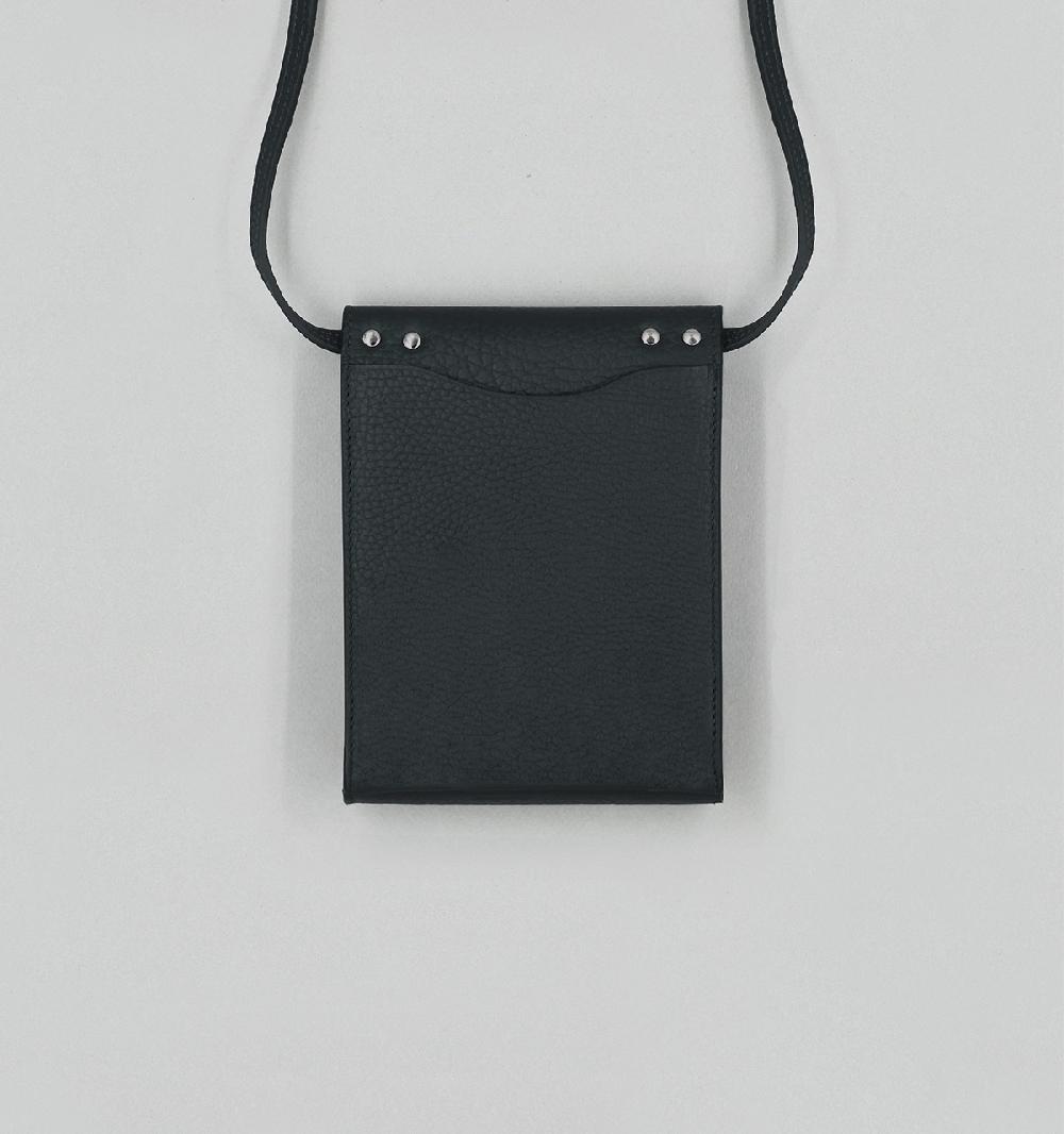Laperruque Pochette à Rabat Taurillon Grainé Noir