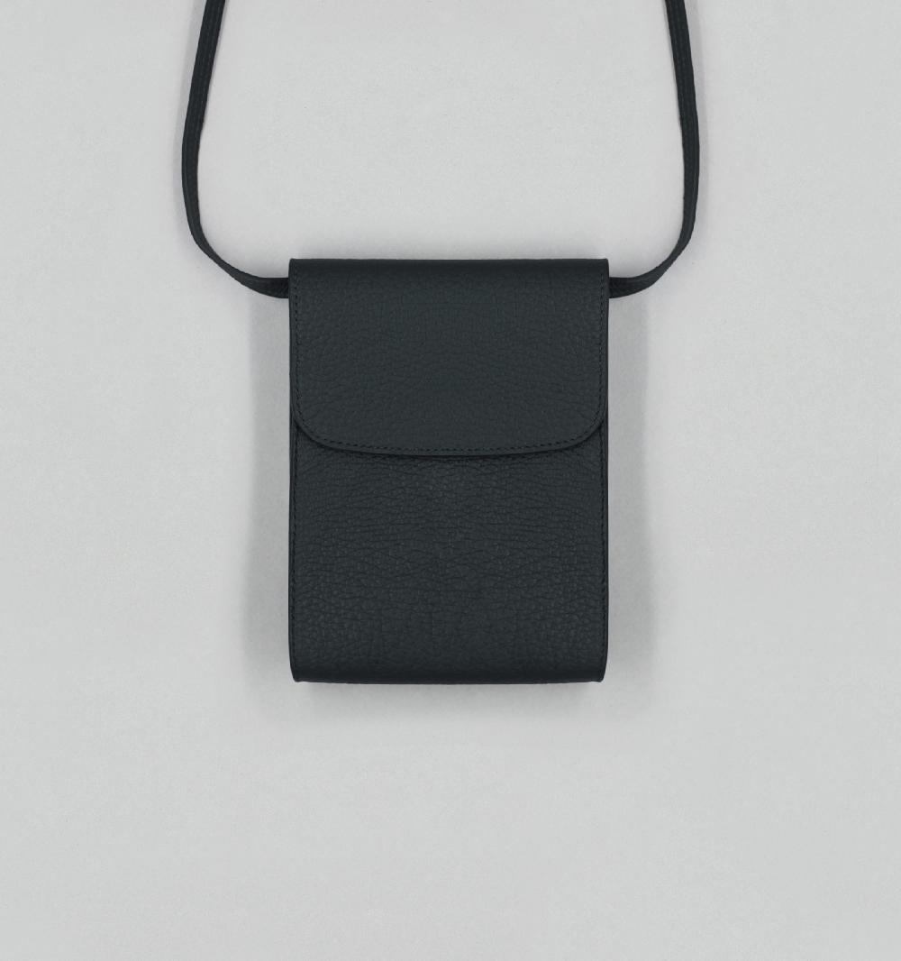 laperruque Pochette à Rabat Taurillon Grainé Noir