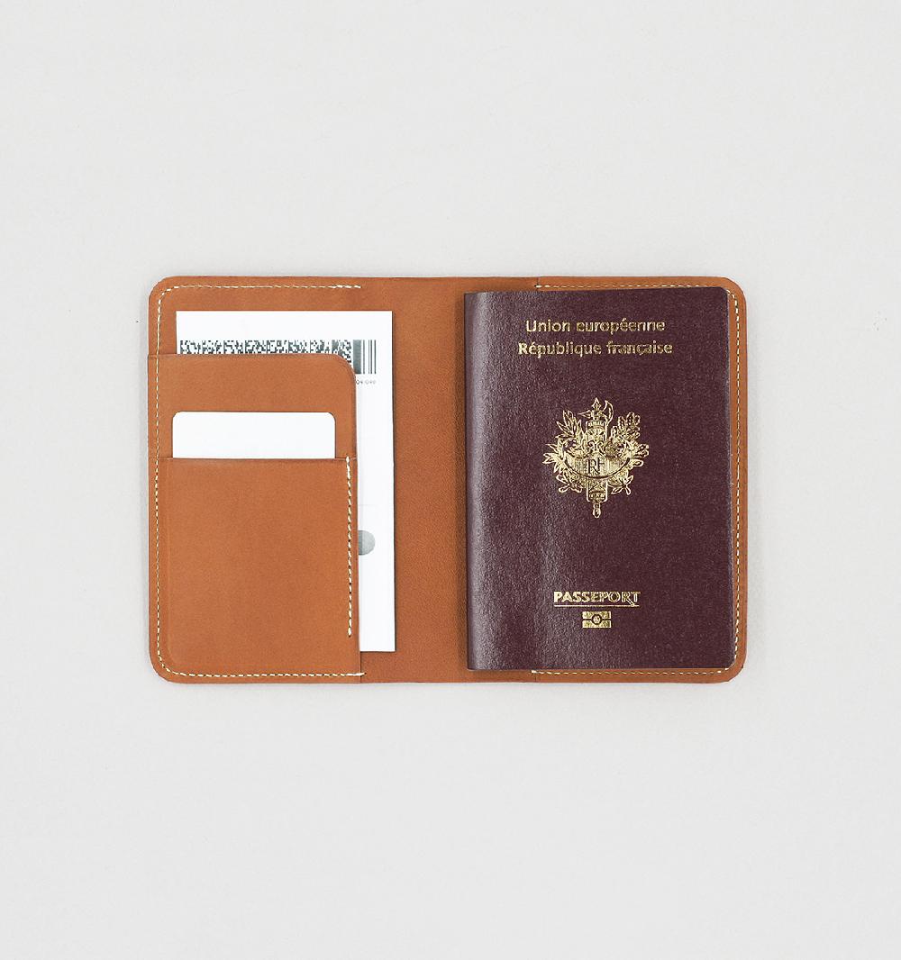 Laperruque Porte-PasseportVeau Baranil Gold
