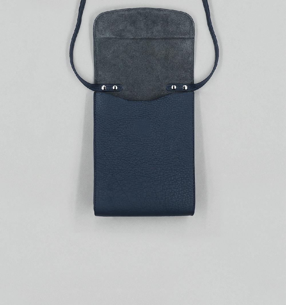 Laperruque Pochette à Rabattaurillon Grainé Bleu Marine