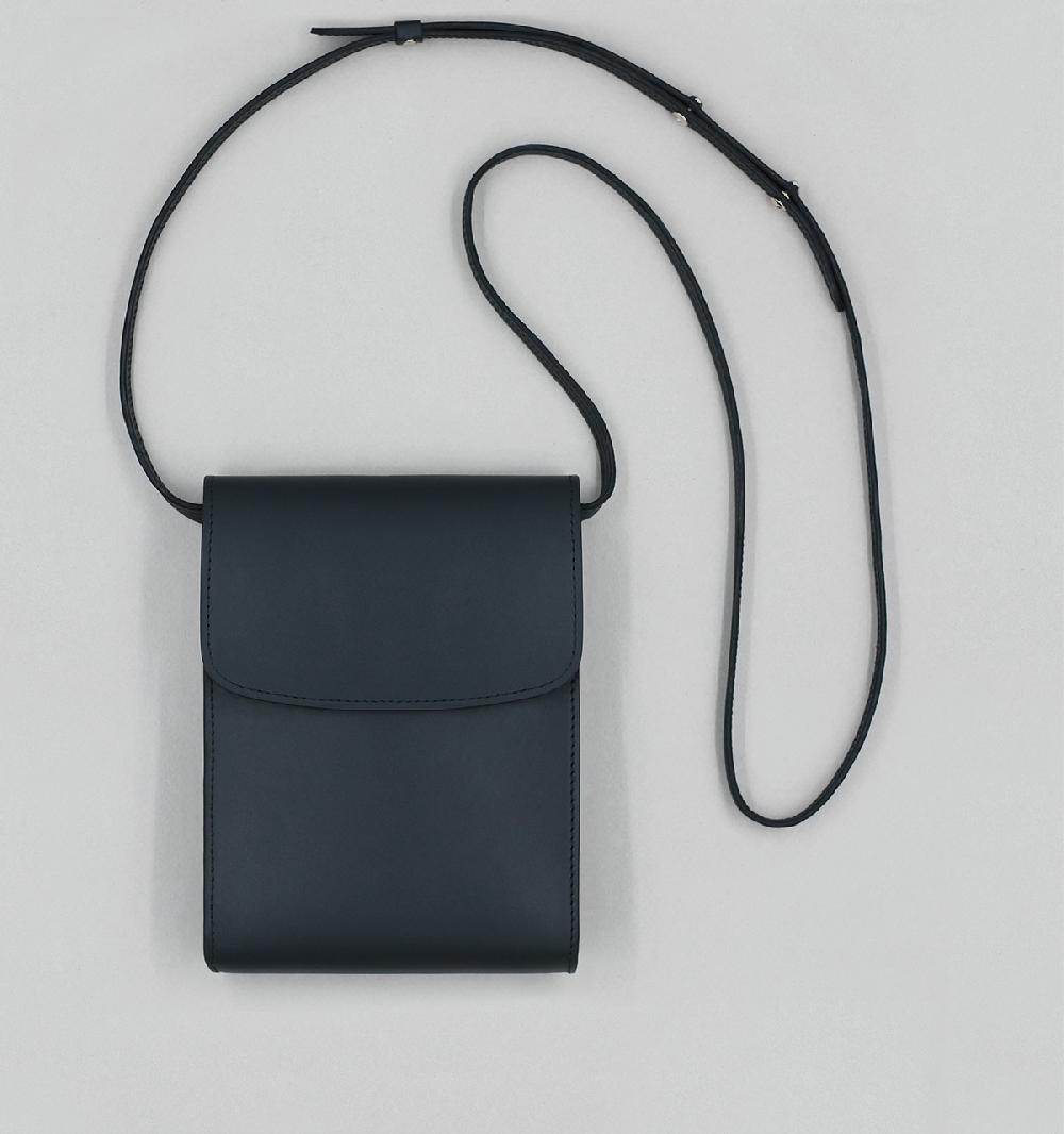 Laperruque Pochette à RabatVeau à Double Tannage Noir