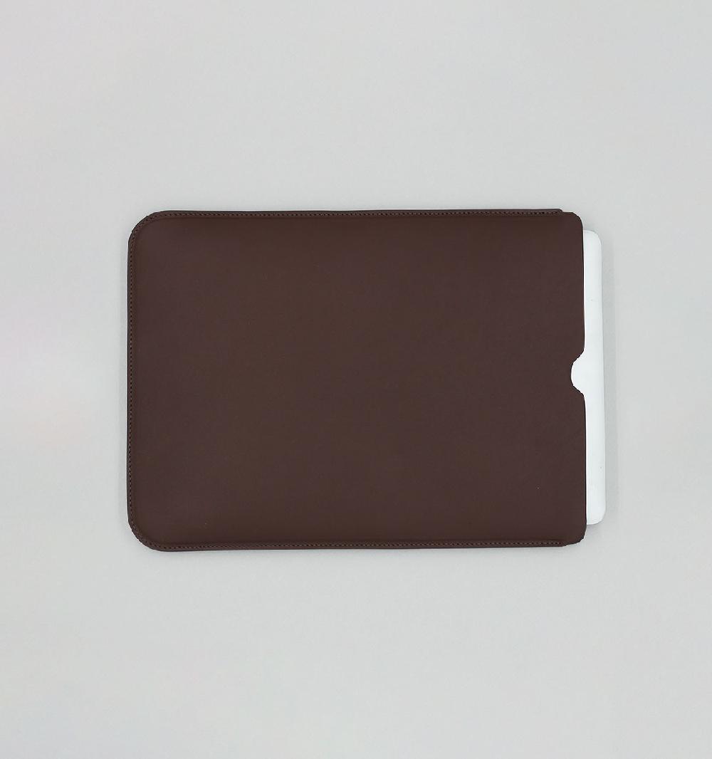 Laperruque Pochette D'ordinateur Plate 13"Veau à Double Tannage Chocolat