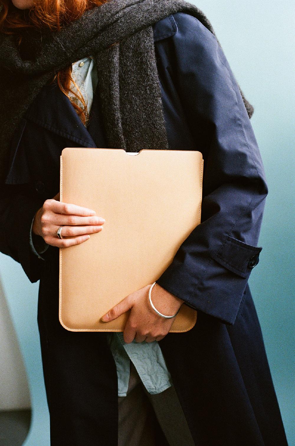 Laperruque Pochette D'ordinateur Plate 13"Veau Végétal Naturel