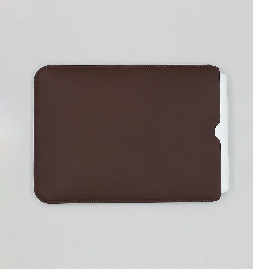 Laperruque Pochette D'ordinateur Plate 16"Veau à Double Tannage Chocolat