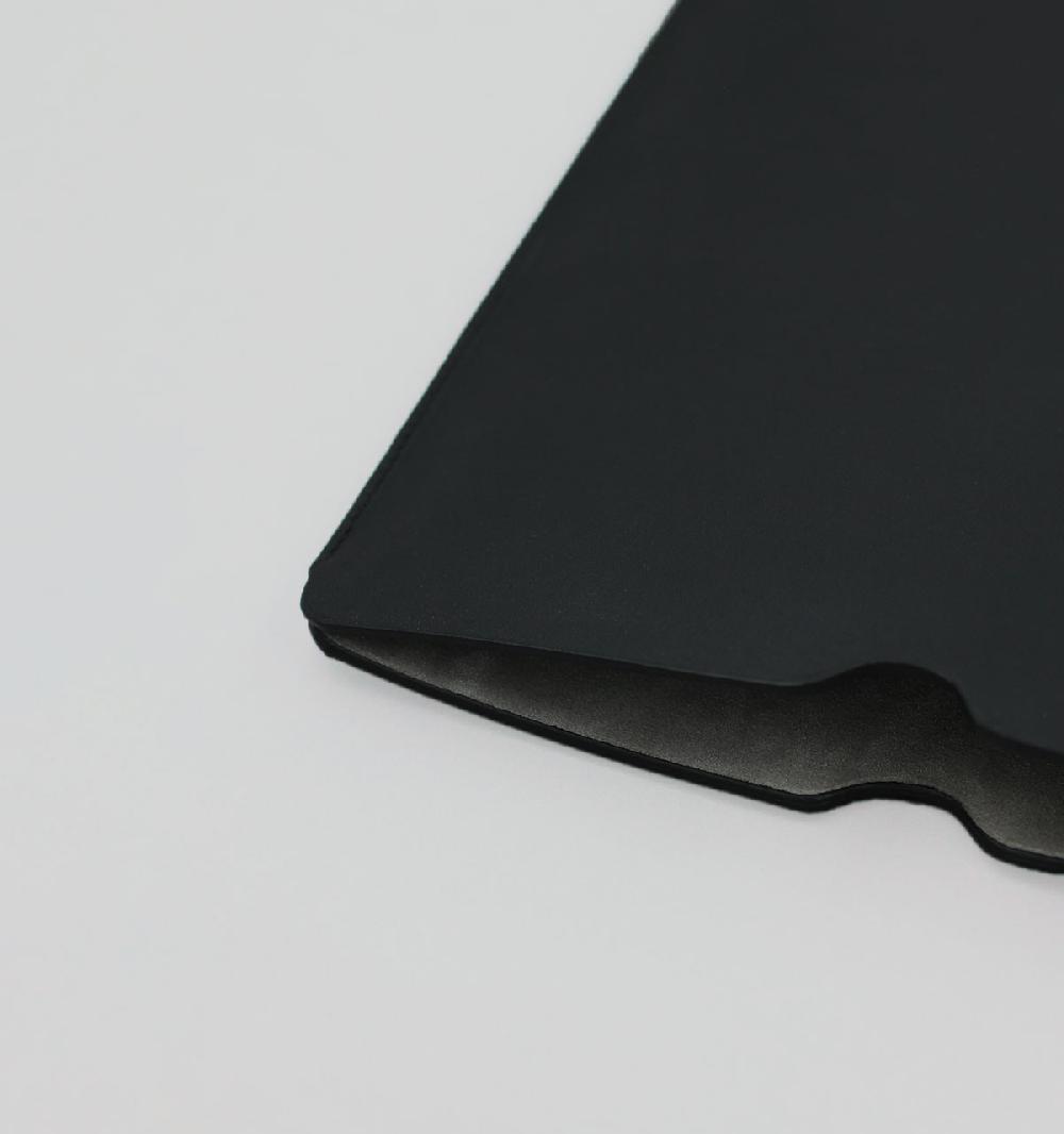 Laperruque Pochette D'ordinateur Plate 16"Veau à Double Tannage Noir