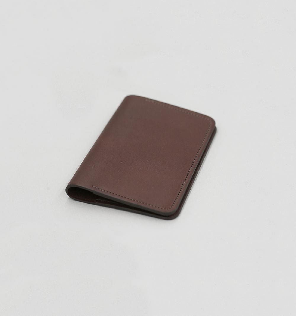 Laperruque Porte-PasseportVeau à Double Tannage Chocolat