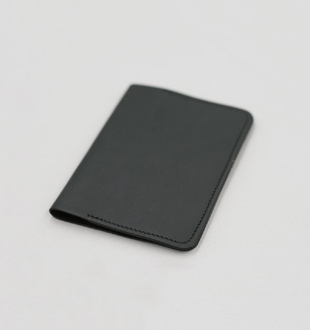 Laperruque Porte-PasseportVeau à Double Tannage Noir