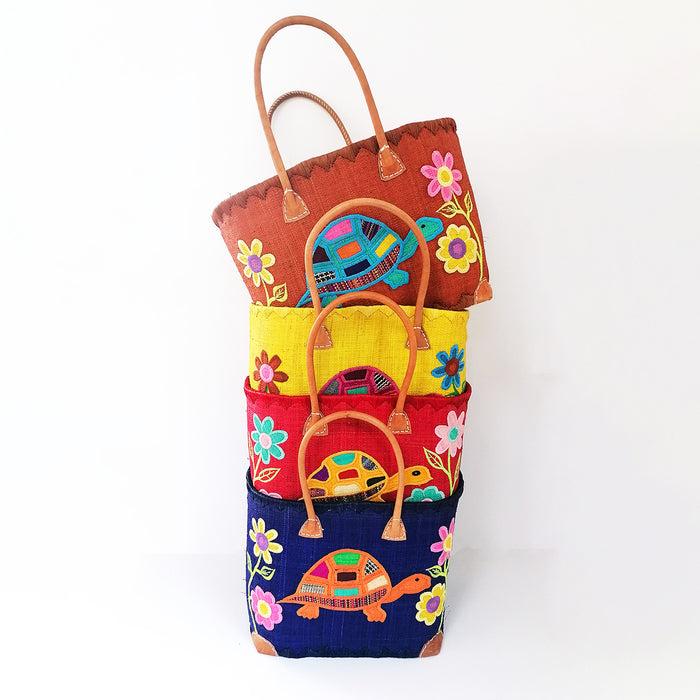 le comptoir de la plage Panier artisanal rabane "Tortue" avec motifs brodés