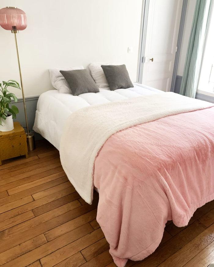 Le Comptoir De La Plage Plaid Couverture Polaire XL Imitation Lapin 220x240 Rose