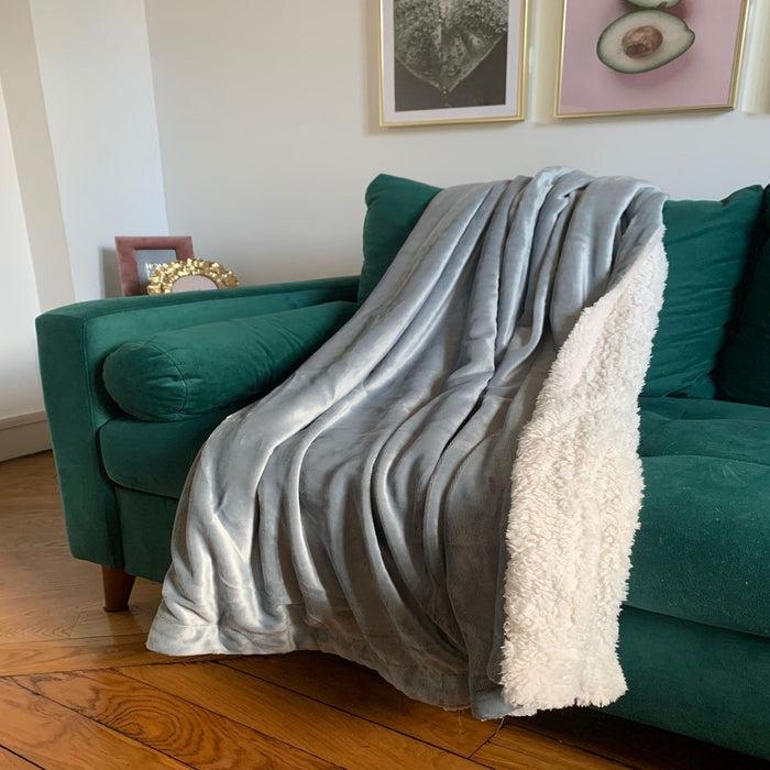 le comptoir de la plage Plaid Polaire doublé imitation Mouton gris clair 130X170