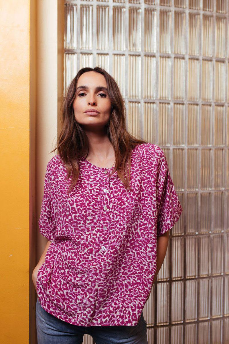 le temps des cerises Blouse Mambo rose à motif animalier
