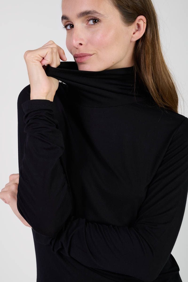 le temps des cerises Top Nammy col roulé noir