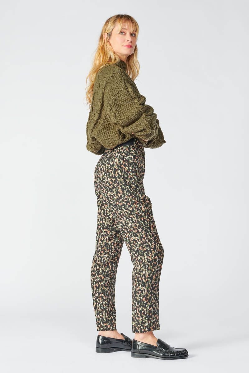 le temps des cerises Pantalon Way à motif léopard kaki