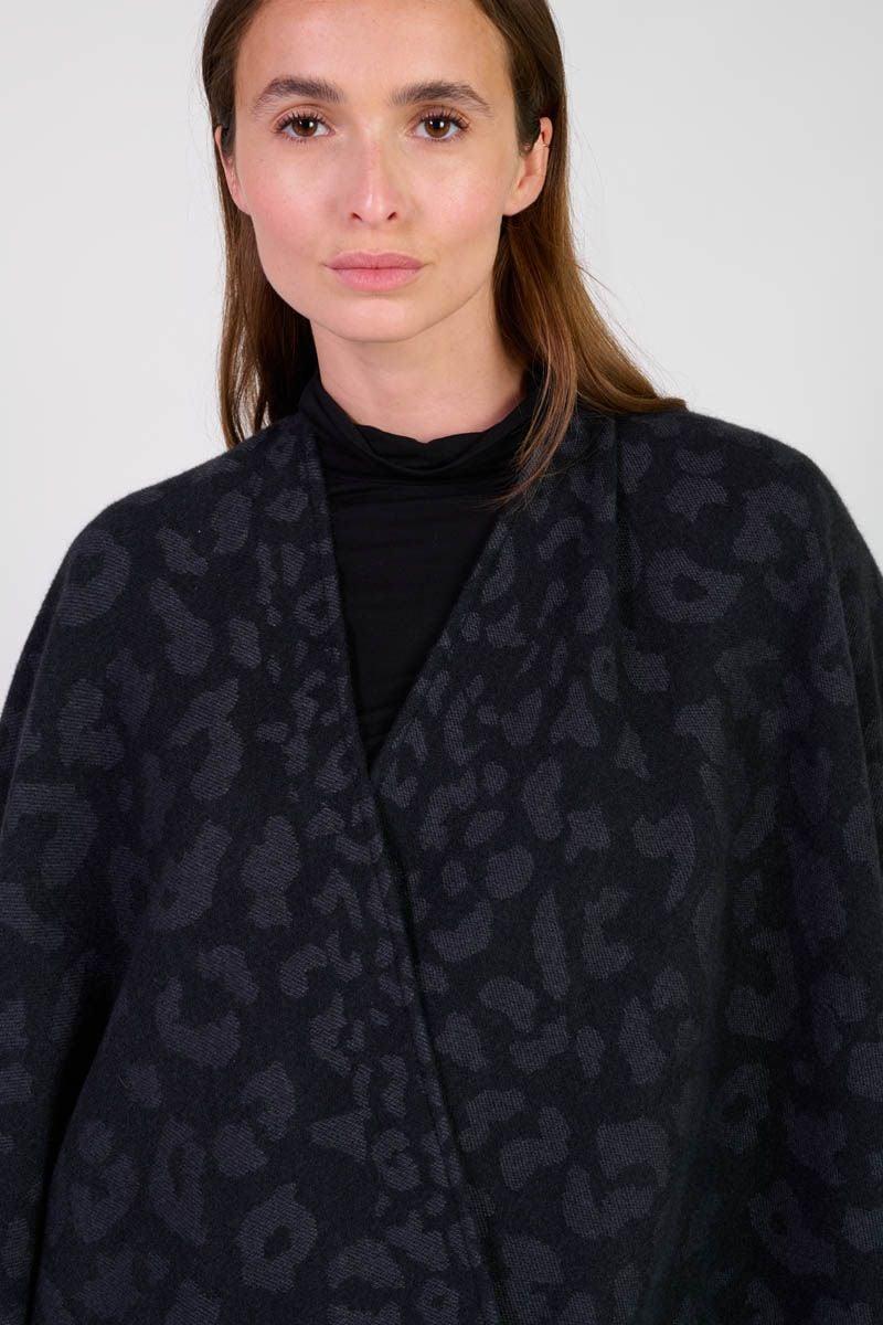 Le Temps Des Cerises Poncho Carzola Noir à Motif Léopard