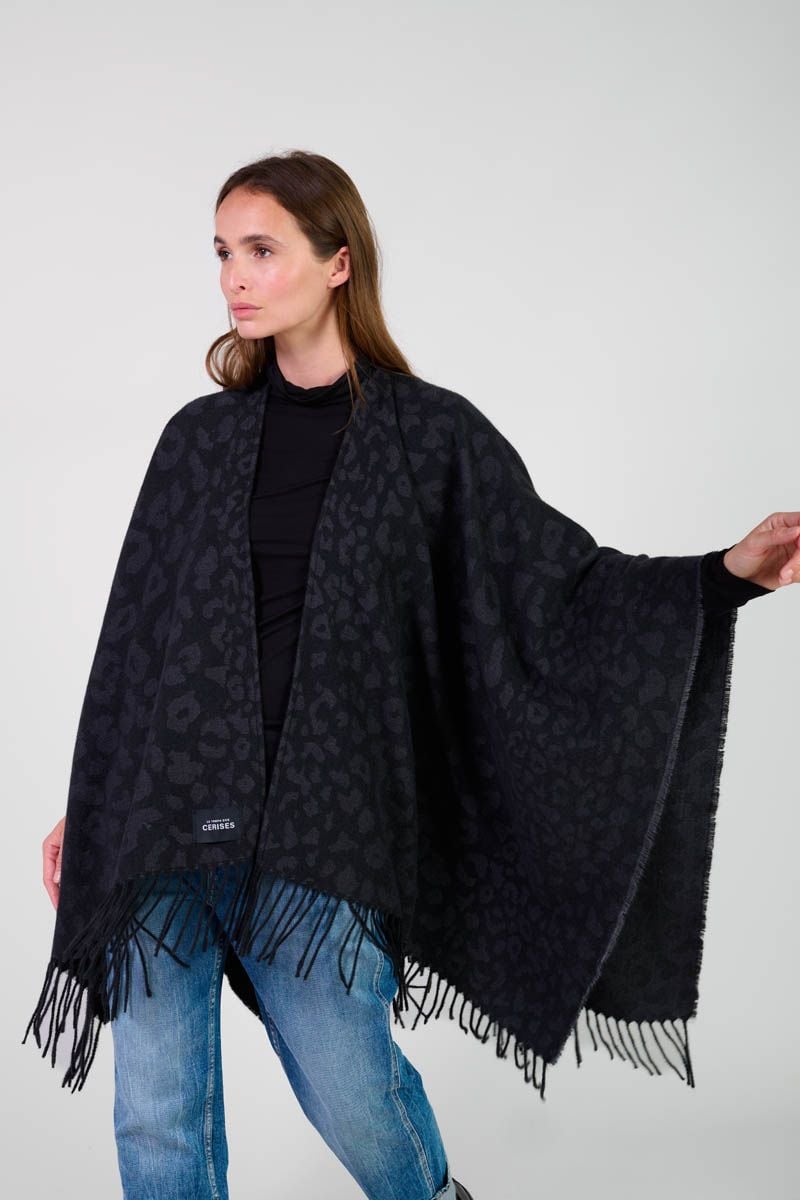 le temps des cerises Poncho Carzola noir à motif léopard