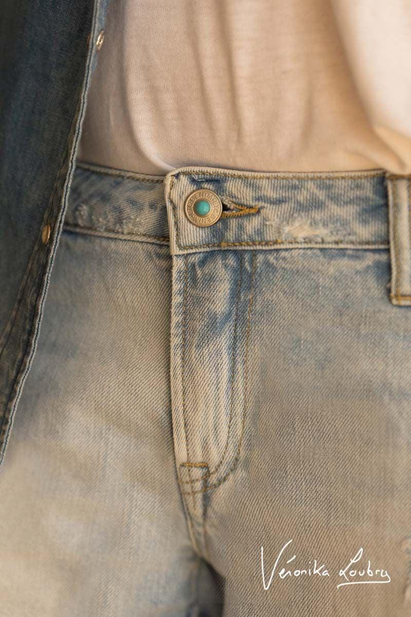 Le Temps Des Cerises Short Court Véronika En Jeans Bleu Clair By Véronika Loubry
