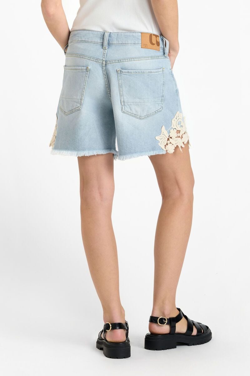 Le Temps Des Cerises Short Lace En Jeans Bleu Délavé