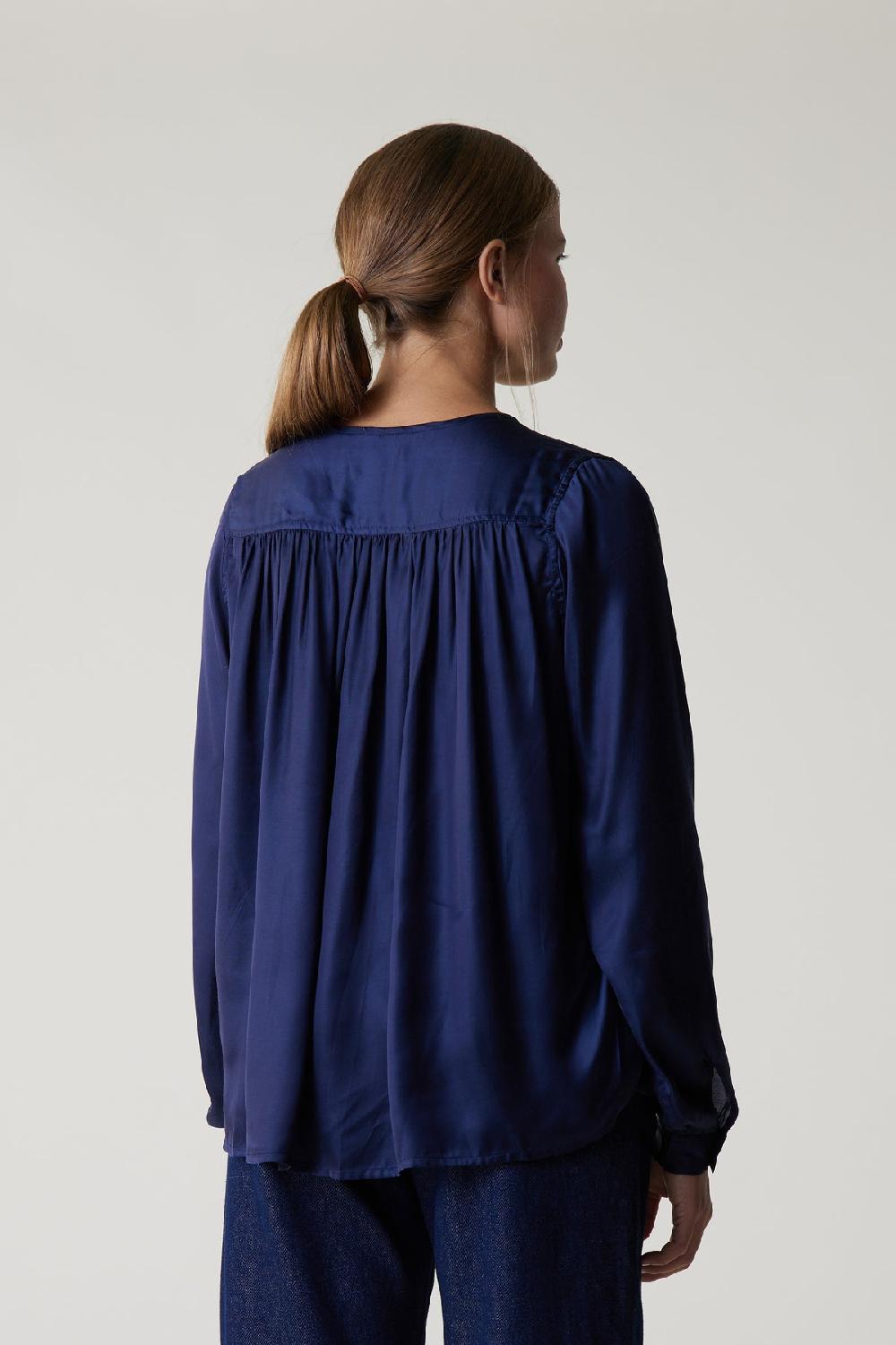 Leon & Harper Blouse Cake Plain Black Iris