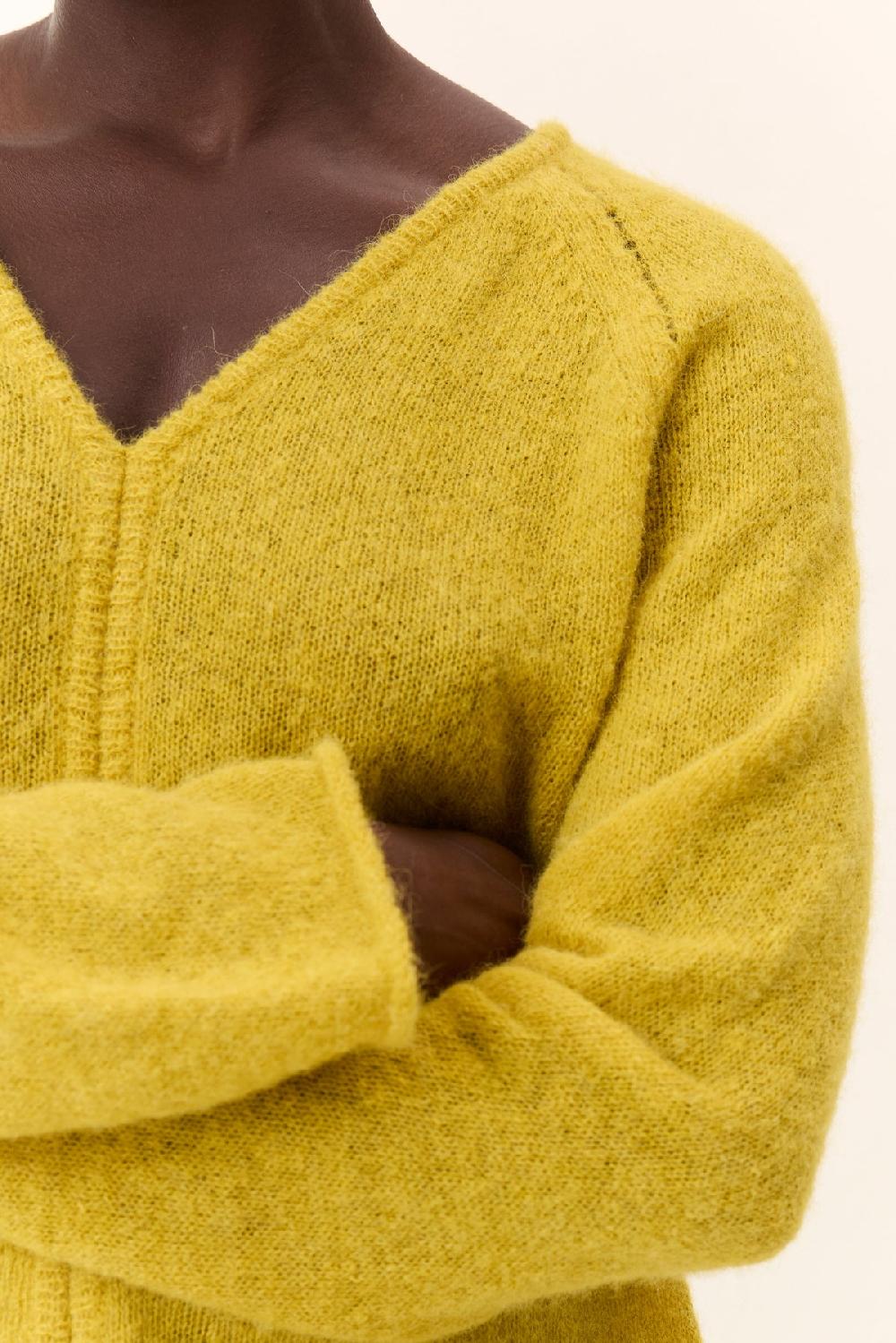 Leon & Harper Pull Margarit Plain Yellow