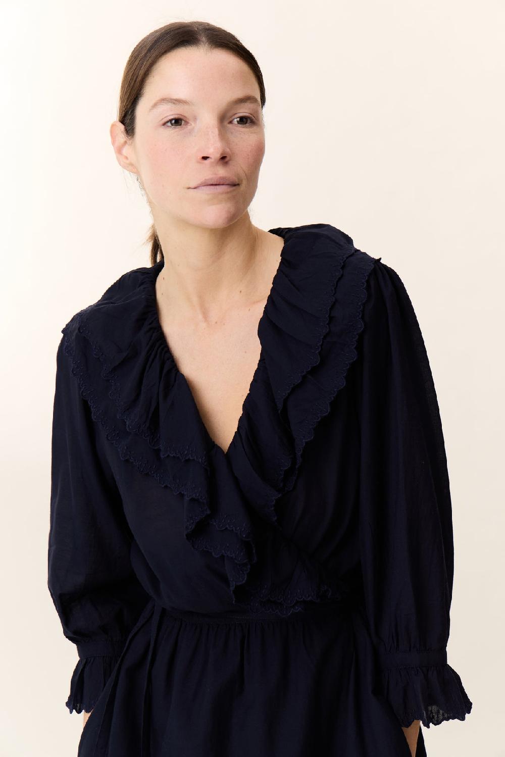 Leon & Harper Robe Reem Plain Black Iris