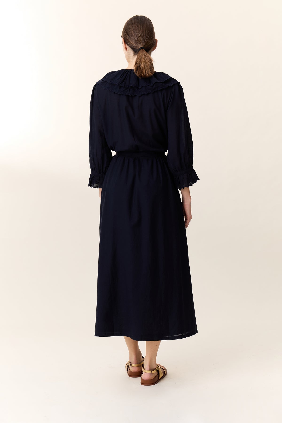 Leon & Harper Robe Reem Plain Black Iris