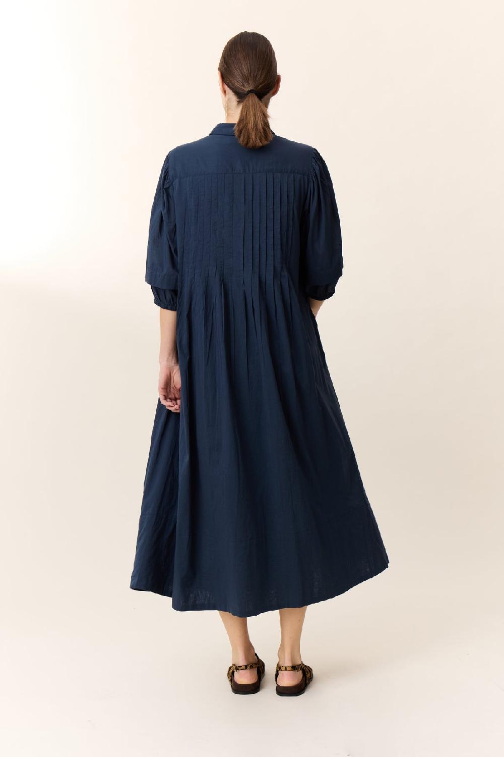 Leon & Harper Robe Roca Pleat Black Iris