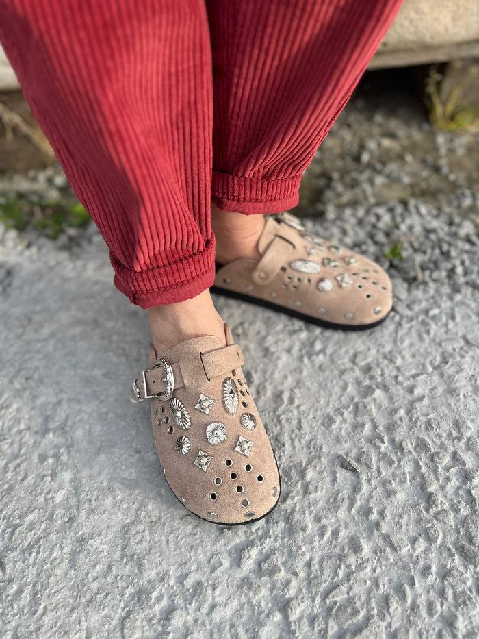Les Bohémiennes Sabots Daim Beige Grigri