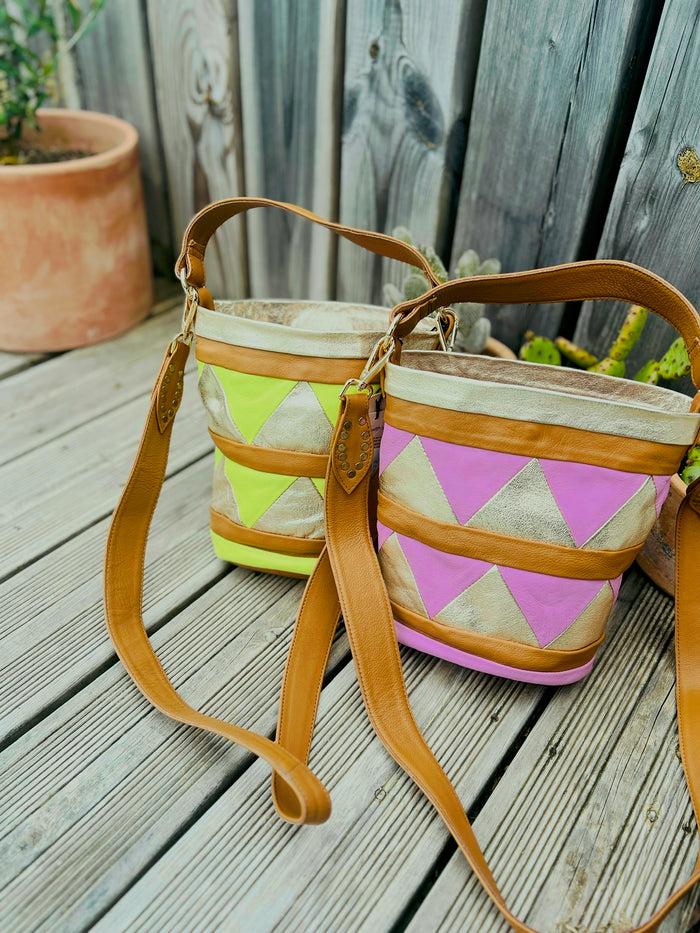 les bohémiennes Sac seau Damero cuir Vert anis