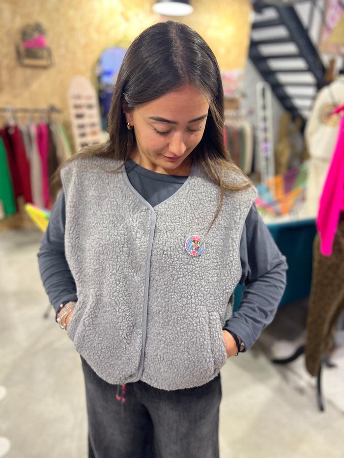 les bohémiennes Veste sans manche Americana Gris