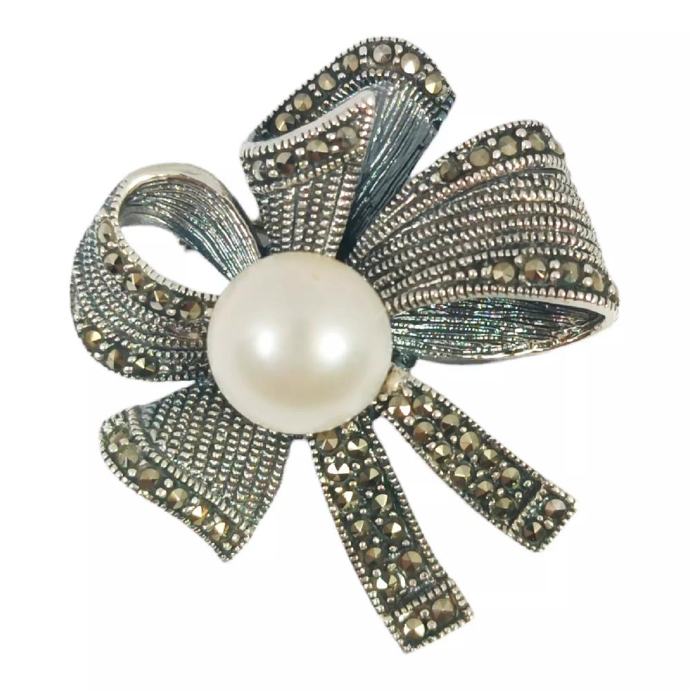 les trésors de lily Broche Argent 'Sappho' blanc marcassite argenté 35x30 mm [S0542]