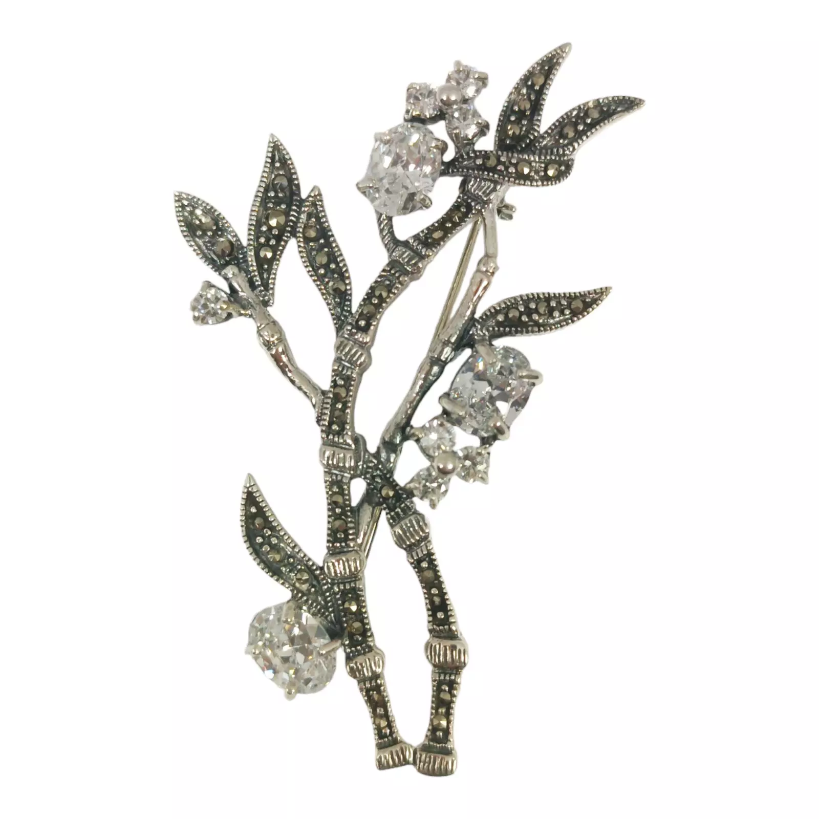 les trésors de lily Broche Argent 'Sappho' blanc marcassite argenté 65x35 mm (bambou) [S0543]
