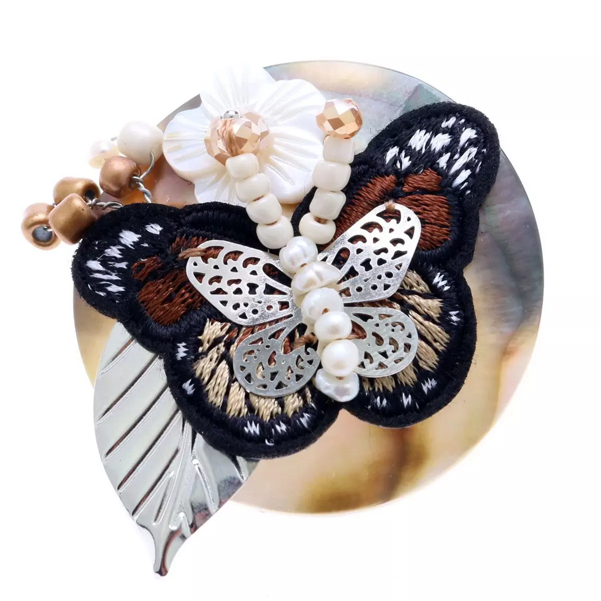 les trésors de lily Broche créateur 'Lilipoupettes' (papillon) nacre beige 50x50 mm [R6214]
