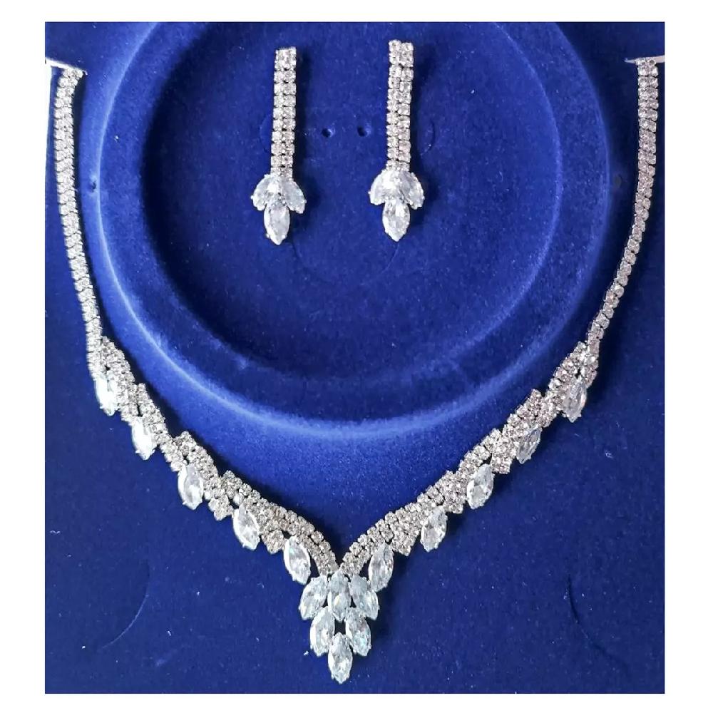 les trésors de lily Parure créateur 'Sissi' blanc argenté (collier + boucles) motif 14x2 cm [R7364]