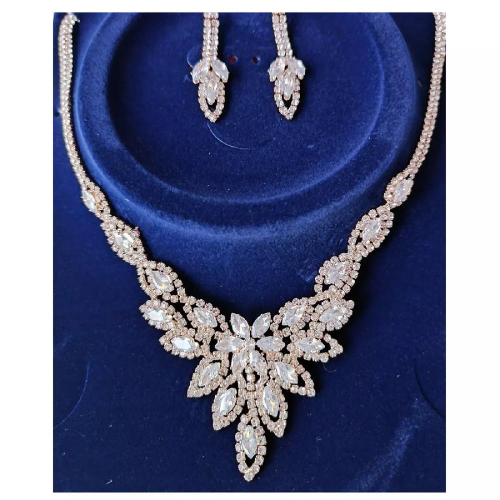 les trésors de lily Parure créateur 'Sissi' blanc doré (collier + boucles) motif 9x4 cm [R7362]