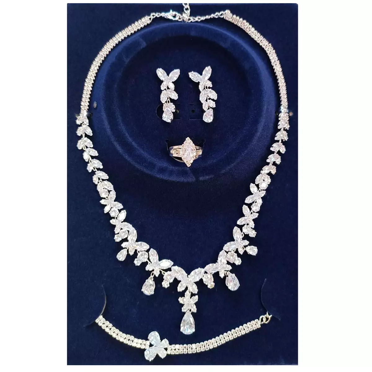 les trésors de lily Parure cristal 'Arégonde' blanc argenté 4 pièces [R9203]