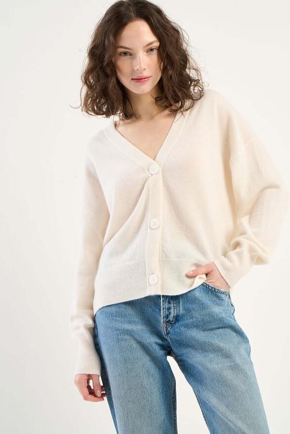 les tricots de léa Gilet boutonné en 100% Cachemire GRAMMY Milk les tricots de léa Gilet boutonné en 100% Cachemire GRAMMY Milk