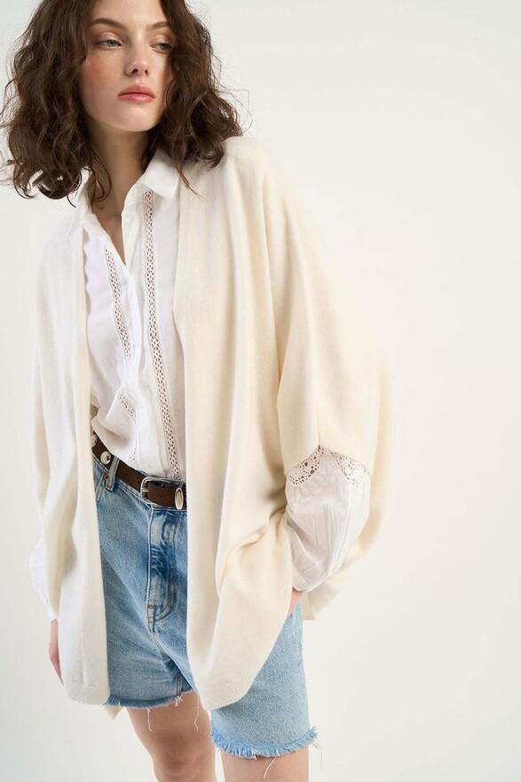 les tricots de léa Gilet poncho ouvert en 100% Cachemire GWENN Milk les tricots de léa Gilet poncho ouvert en 100% Cachemire GWENN Milk