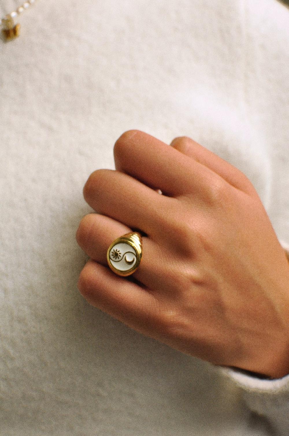 L'exception Bague éclipse Scintillante De Poussière Blanche Dorée Or Wilhelmina Garcia