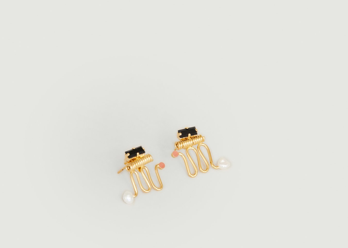 L'exception Boucles D'oreilles Puces Ettore Totem En Laiton Doré à L'or Fin 24 Carats Or Judith Benita