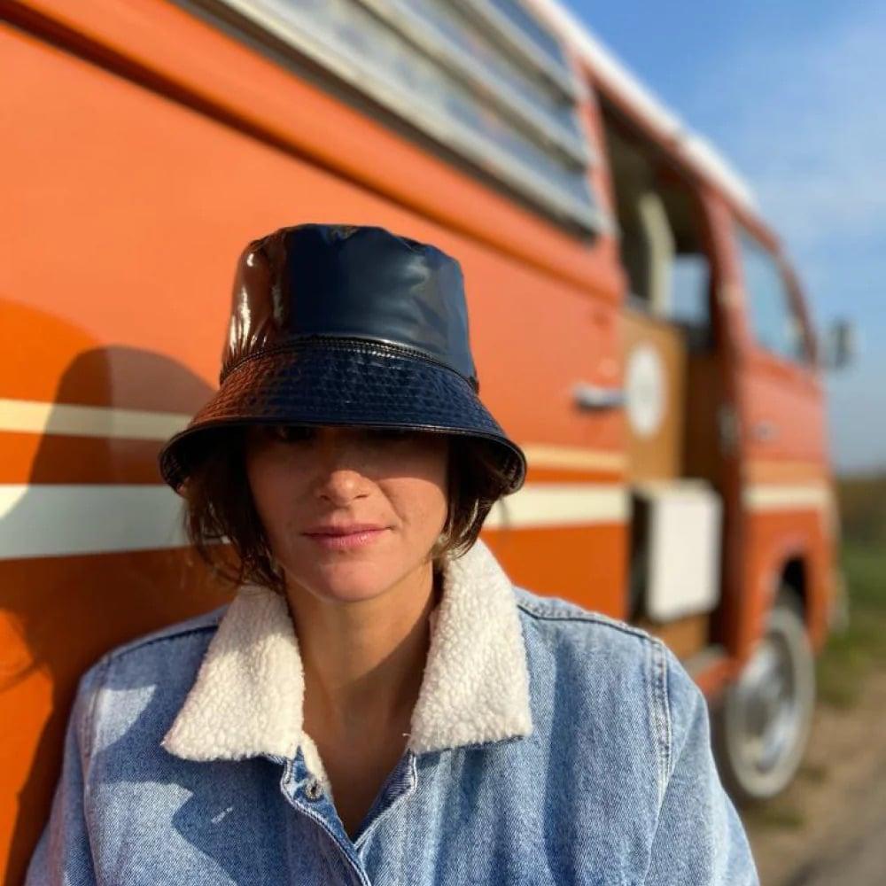 L'exception Chapeau De Pluie En Vinyl Noir Le Chapoté