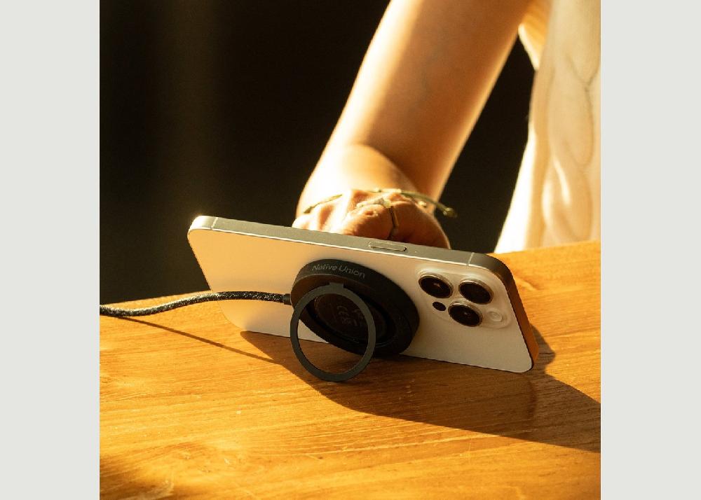 L'exception Chargeur Sans Fil Magnétique SnapStand Noir Native Union