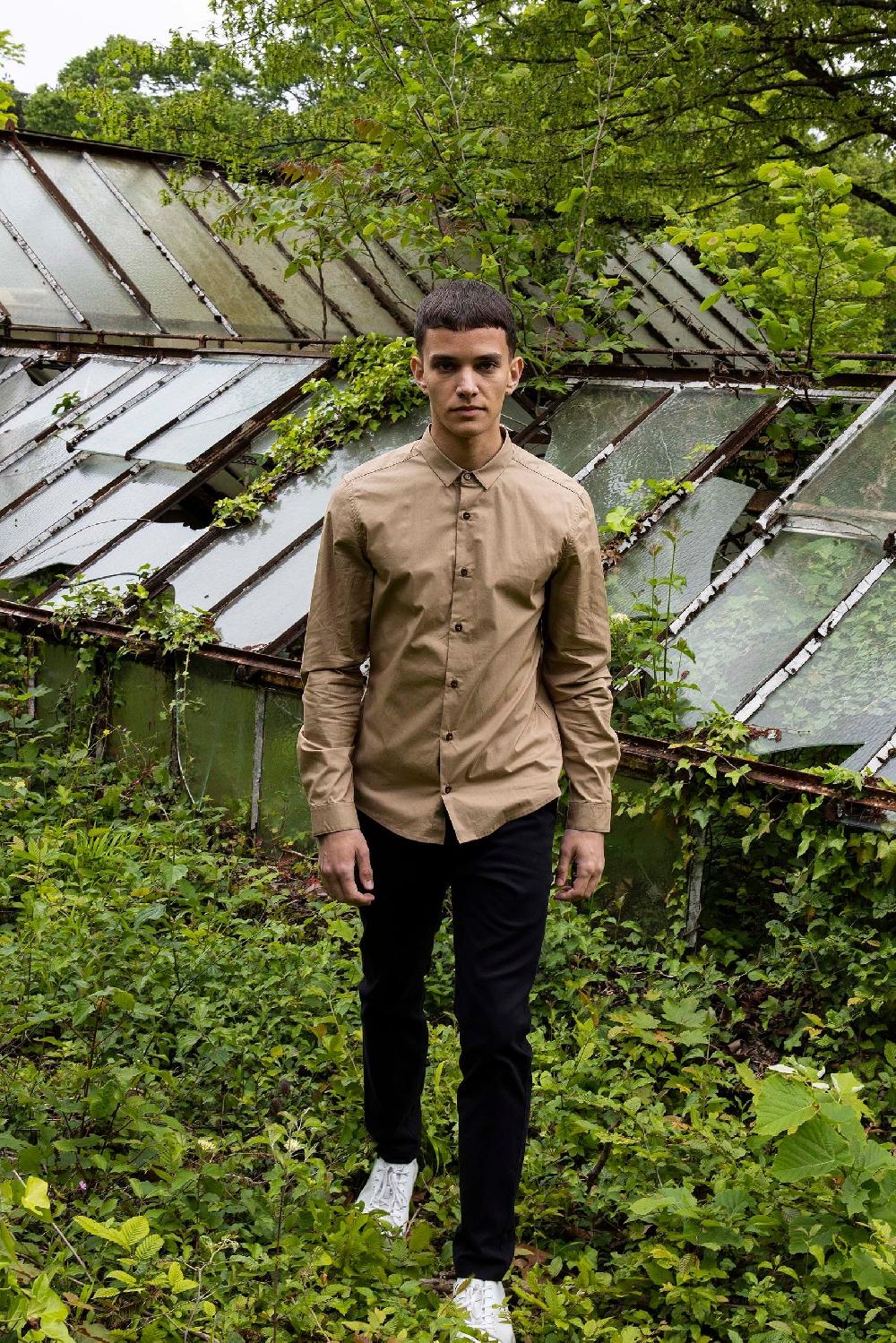 L'exception Chemise Farfan Ajustée Et élégante Beige Misericordia