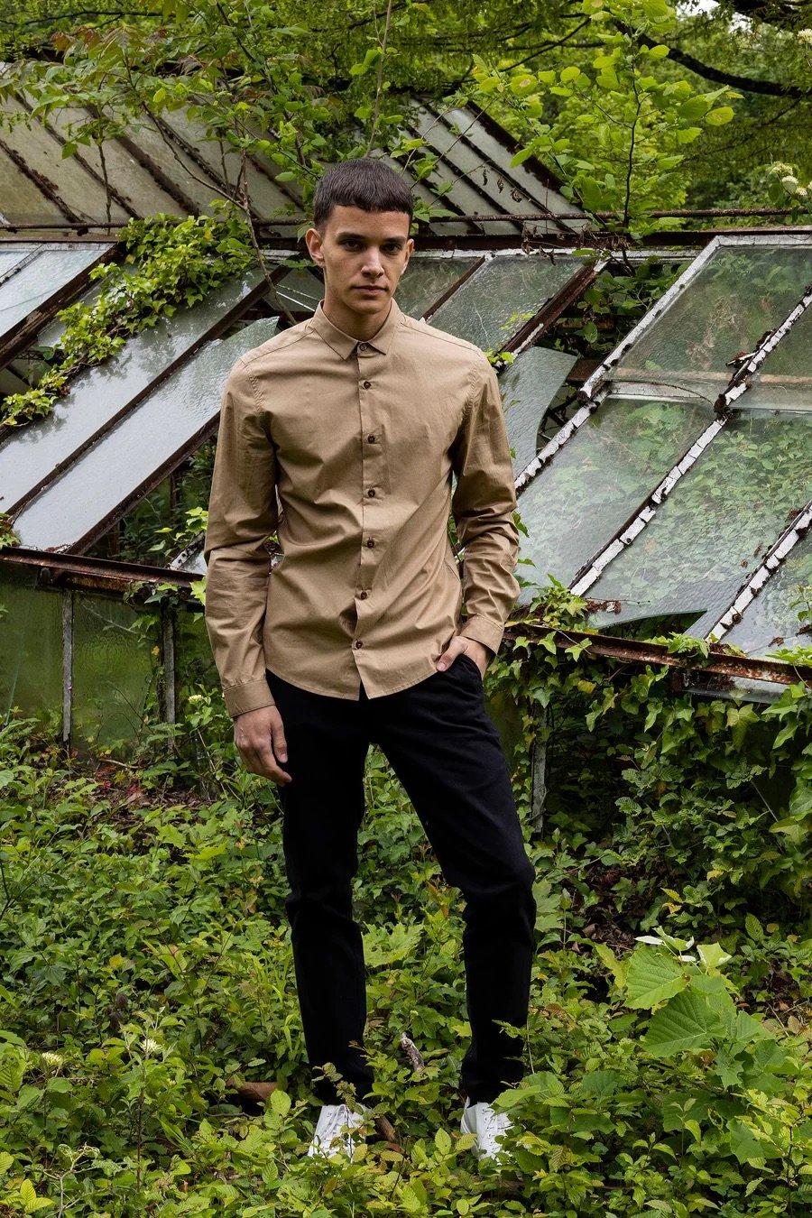 L'exception Chemise Farfan Ajustée Et élégante Beige Misericordia