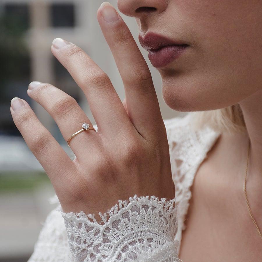 L'exception Classic Engagement Ring: ReMind Medium Solitaire Or Maren Jewellery