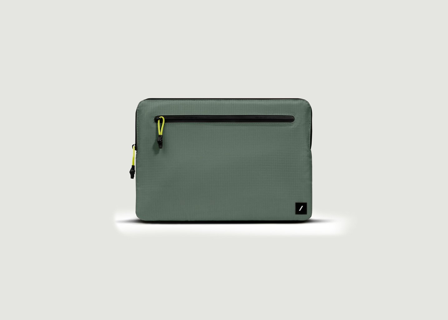 L'exception Housse Ultra Légère MacBook 13 Pouces Vert Sapin Native Union