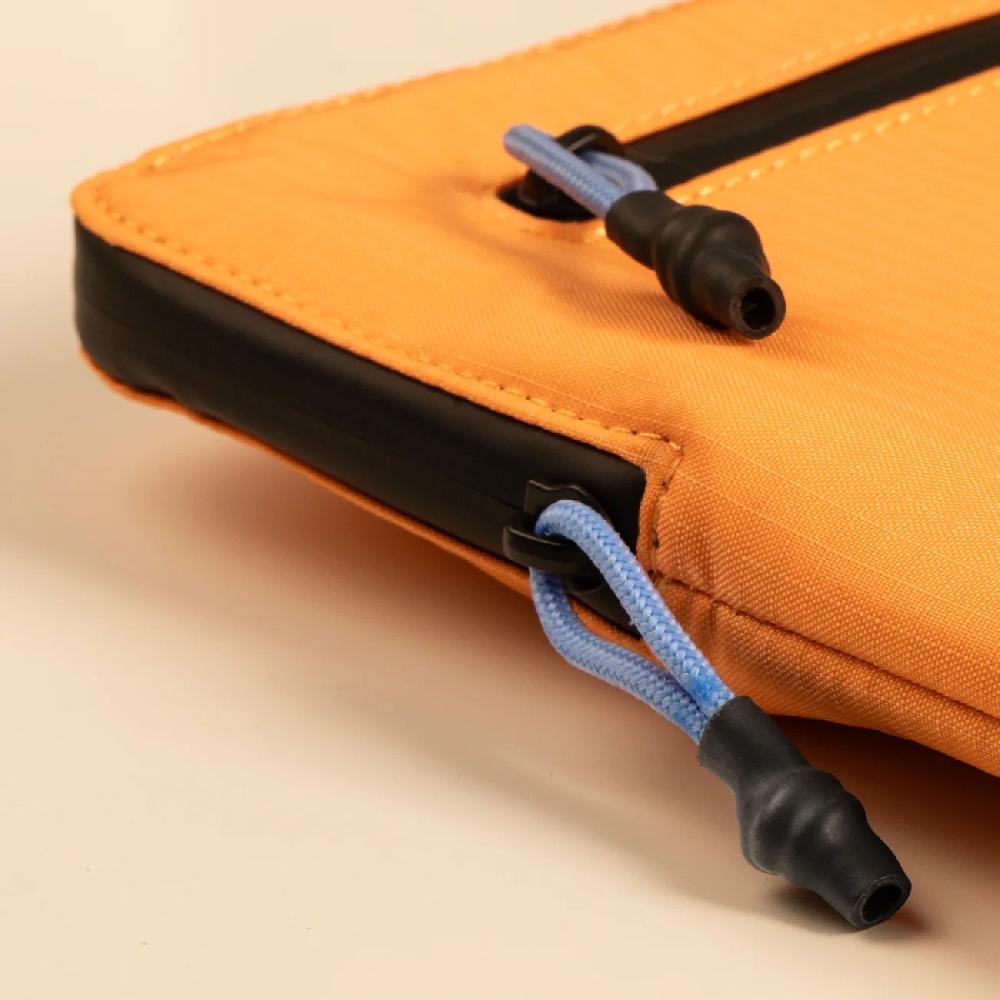 L'exception Housse Ultralight Macbook 14 Pêche Native Union