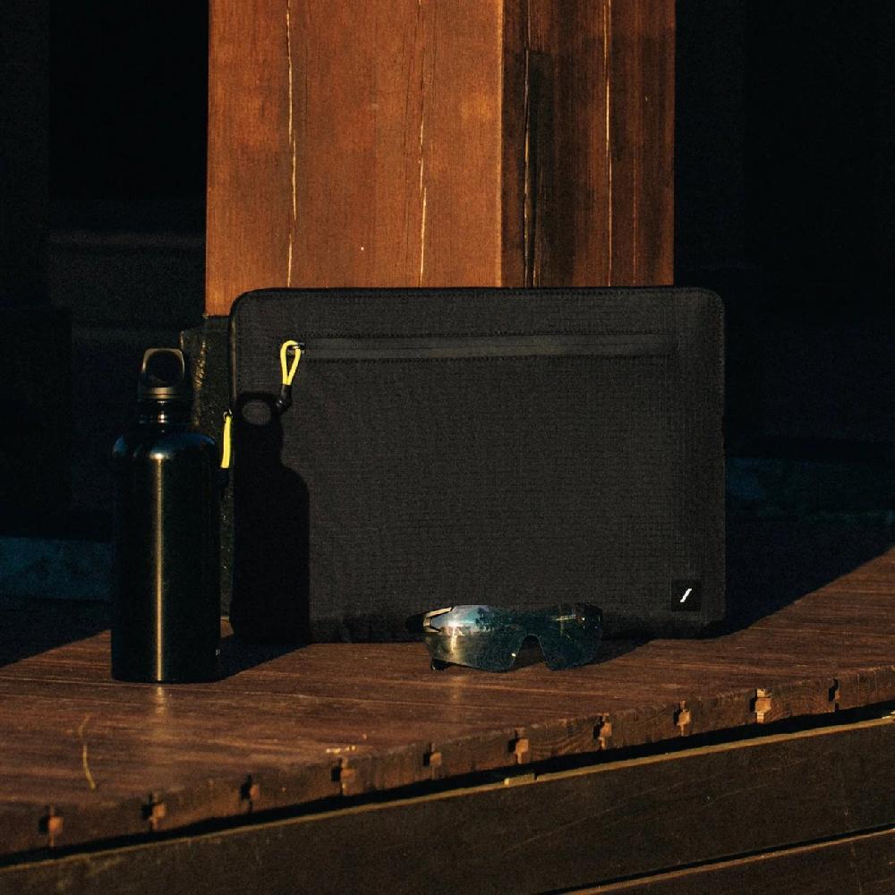 L'exception Housse Ultralight Macbook 16 Noir Native Union